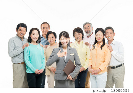 コンサルタントとミドル・シニアの夫婦 コンサルタントとミドル・シニアの夫婦 18009535