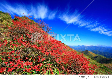 上越国境・朝日岳の紅葉と巻雲 上越国境・朝日岳の紅葉と巻雲 18015053