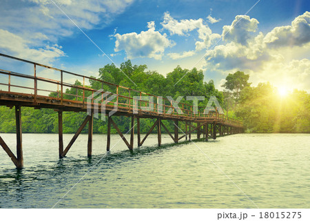 Wooden bridge over river. sunrise 18015275