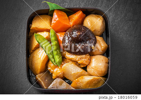 筑前煮　chicken stew with carrot japanese food 18016059