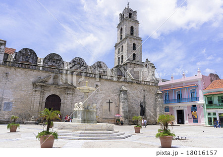 ハバナの旧市街 18016157