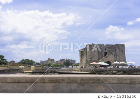 ハバナの旧市街 18016250