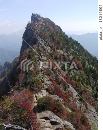 紅葉の石鎚山天狗岳 18016802