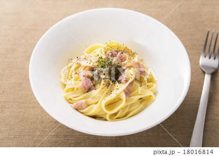 カルボナーラパスタ カルボナーラパスタ 18016814