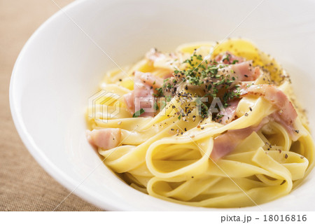 カルボナーラパスタ カルボナーラパスタ 18016816