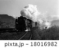 山陰本線胡麻に入信する貨物列車 18016982