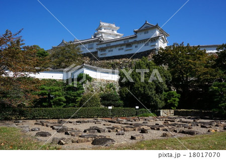 世界遺産「姫路城」：天守閣礎石の再現展示”天守の庭” 18017070