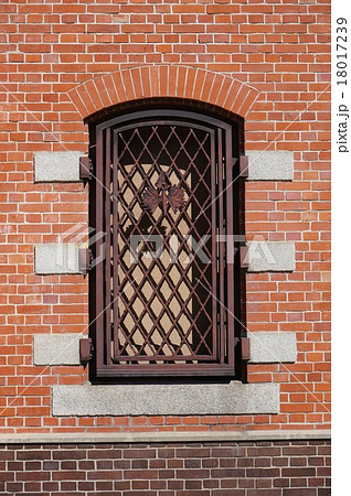 姫路市立美術館：赤煉瓦の窓 18017239