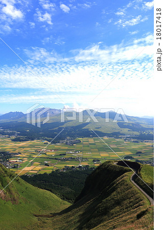 ラピュタの道 嵐cm撮影場所から見える山の写真素材
