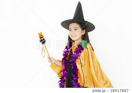 ハロウィンの仮装をした女の子 ハロウィンの仮装をした女の子 18017667