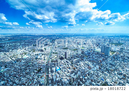 東京の都市風景 空 天空 雲 空と雲と大都会 建造物 ビル群 ビジネス コピースペース 背景素材の写真素材 東京の都市風景 空 天空 雲 空と雲と大都会 建造物 ビル群 ビジネス コピースペース 背景素材の写真素材