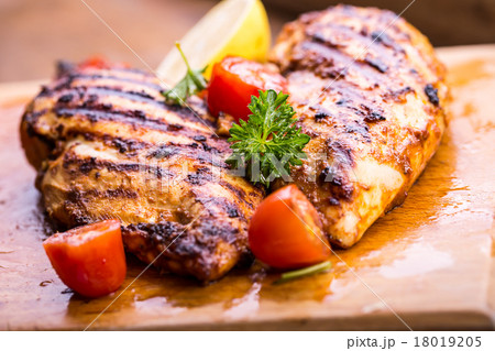 Grilled chicken breast in different variations 18019205