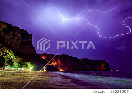 Lightning flashes on beach 18021007