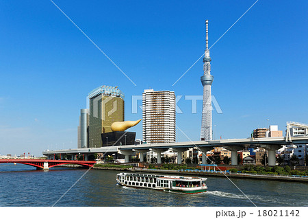 駒形橋より青空が広がる隅田川と東京スカイツリーを臨むの写真素材 [18021142] - PIXTA
