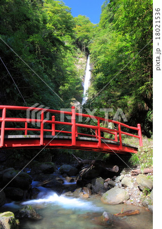 洒水の滝 18021536