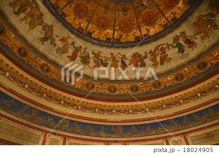 ネオクラッシック様式のパレルモのマッシモ劇場のエコーの間の天井画 18024905