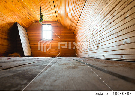 Old wooden roof 18030387
