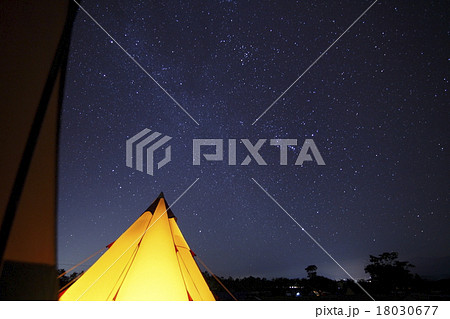 キャンプの夜空 18030677