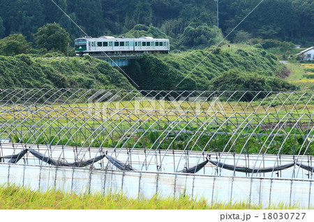烏山線「田園風景を走る新型車両アキュム」 烏山線「田園風景を走る新型車両アキュム」 18030727