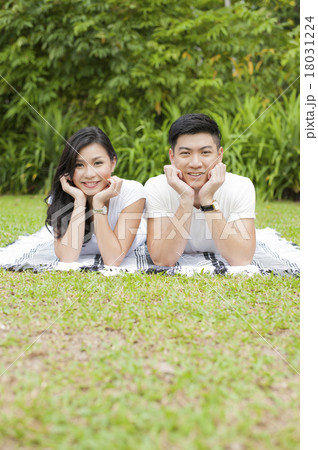 A young Asian couple enjoying a day in a park. 18031224