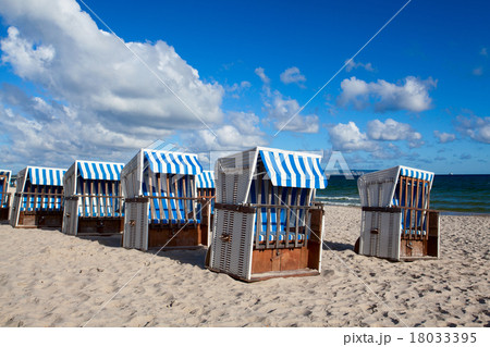 Sunrise  on the beach in Binz, Ruegen Island 18033395