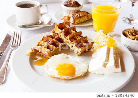 Delicious breakfast Delicious breakfast 18034246