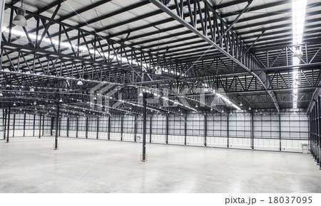 Large modern empty storehouse 18037095