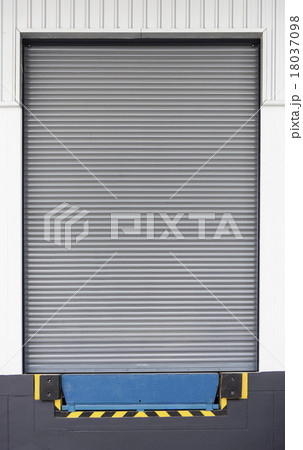 Dock leveler and shutter door 18037098