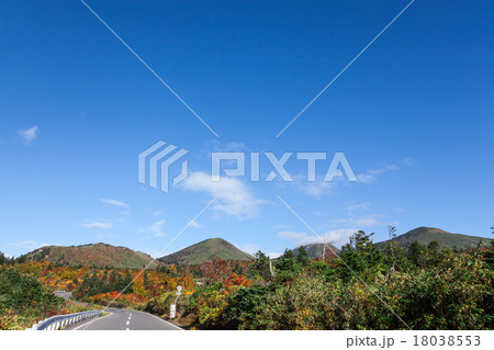 道路と八甲田 18038553