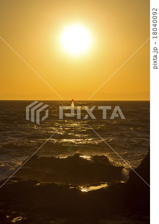 荒波と夕日 荒波と夕日 18040092