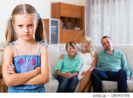 Child offended by the parents 18040706