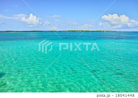 宮古島 西平安名崎の風力発電 宮古島 西平安名崎の風力発電 18041448