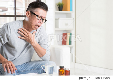 Mature Asian man cough Mature Asian man cough 18041509