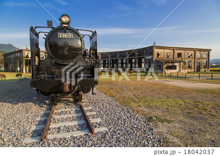 豊後の森駅SLと機関庫 18042037