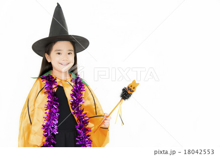 ハロウィンの仮装をした女の子 ハロウィンの仮装をした女の子 18042553