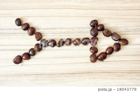 Chestnut directional arrow on the wooden plate 18043779
