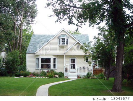アメリカスタイルのお洒落な1戸建て住宅の外観写真 アメリカスタイルのお洒落な1戸建て住宅の外観写真 18045677