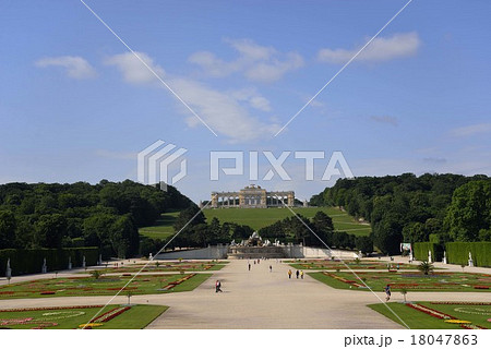 シェーンブルン宮殿から見たグロリエッテ シェーンブルン宮殿から見たグロリエッテ 18047863