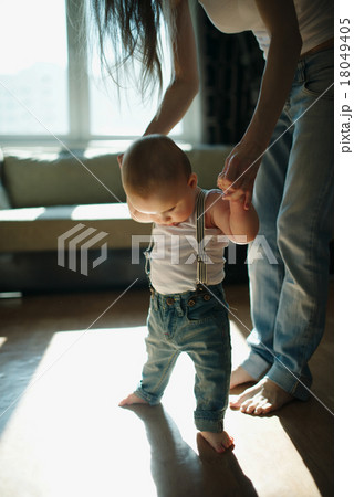 beautiful mother teaches baby to walk 18049405