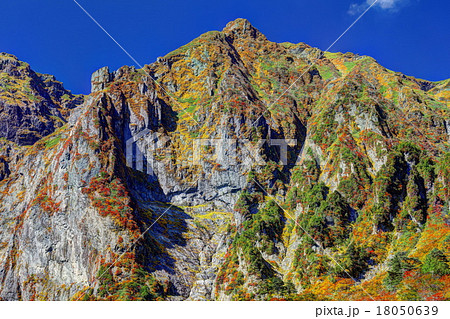 紅葉の谷川岳一ノ倉沢 18050639