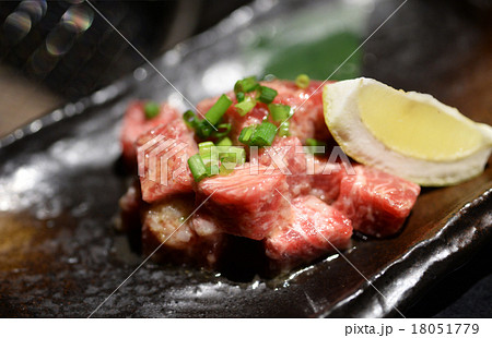 焼肉 ロース サイコロ 塩麹漬け 焼肉 ロース サイコロ 塩麹漬け 18051779