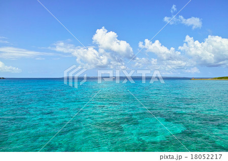 池間大橋から見た伊良部島方向の海 池間大橋から見た伊良部島方向の海 18052217