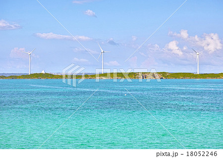 宮古島 西平安名崎の風力発電 宮古島 西平安名崎の風力発電 18052246