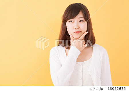 若い女性ポートレート 若い女性ポートレート 18052636