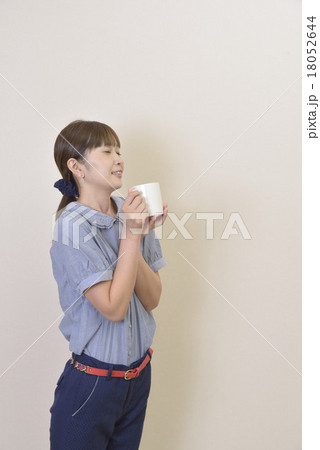 職場でコーヒータイム 職場でコーヒータイム 18052644