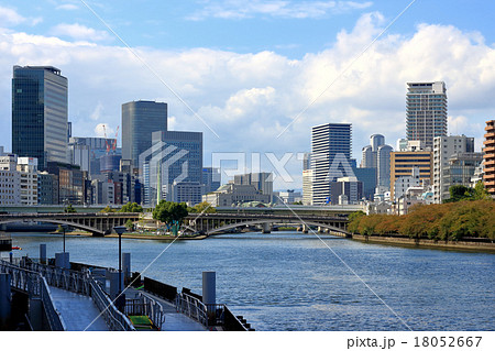 大阪 天満から中之島を望む 18052667