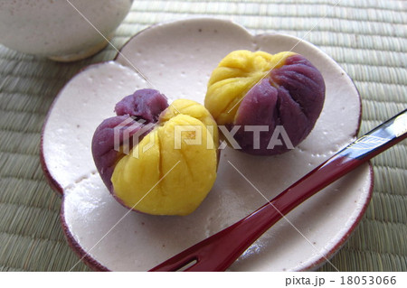 薩摩芋のおいしい二色の茶巾絞り お茶 和風イメージ 薩摩芋のおいしい二色の茶巾絞り お茶 和風イメージ 18053066