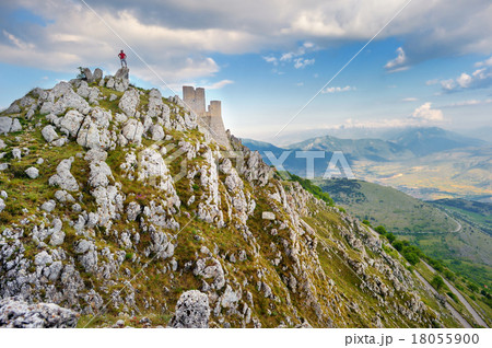 Rocca Calascio castle at summer sunset, Abruzzo 18055900