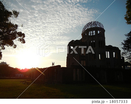 広島県　原爆ドーム 18057333