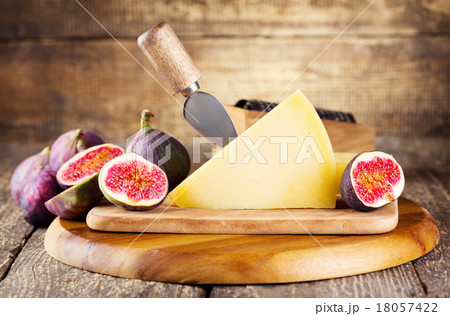 parmesan cheese with fresh figs 18057422